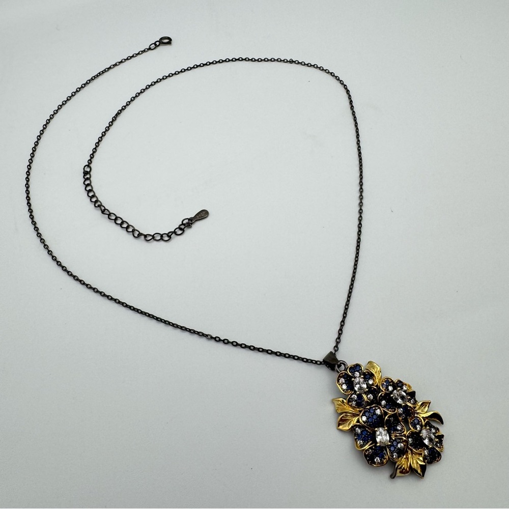 Floral Crystal Cluster Pendant Necklace Gold & Black Tone - Picture 3 of 9